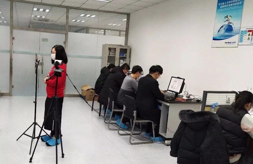 UG环球售后工程师们在线解答问题