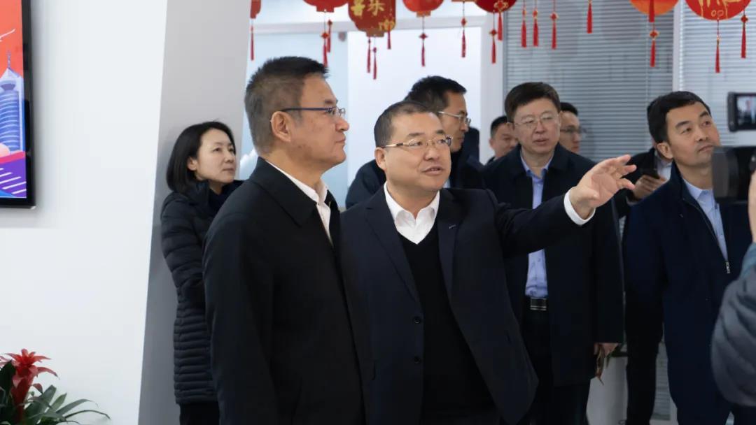 崂山区委书记孙海生一行参观视察UG环球色谱