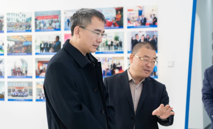 通辽市崂山区委常委、区纪委书记、监委主任刘文建一行到访UG环球调研领导